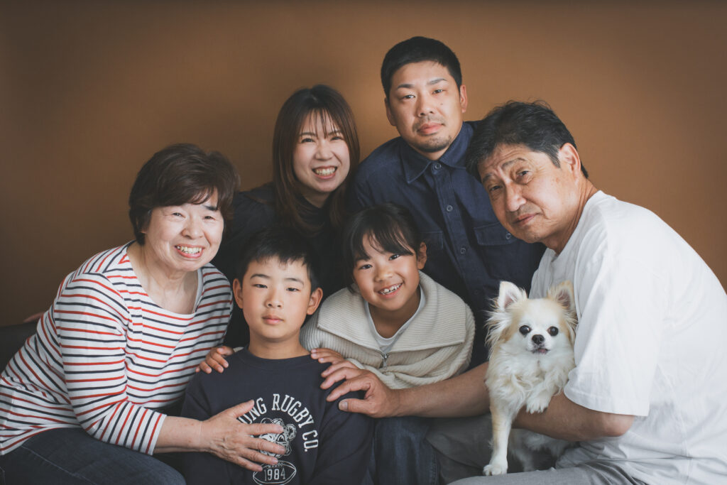 三世代で撮影した家族写真