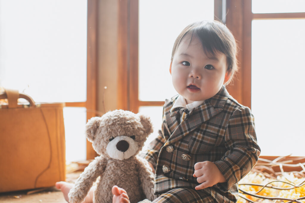 ぬいぐるみを使用した1歳バースデーフォト