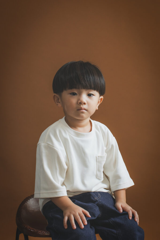 写真館 小山市で撮影した3歳の男の子のかわいい表情カット
