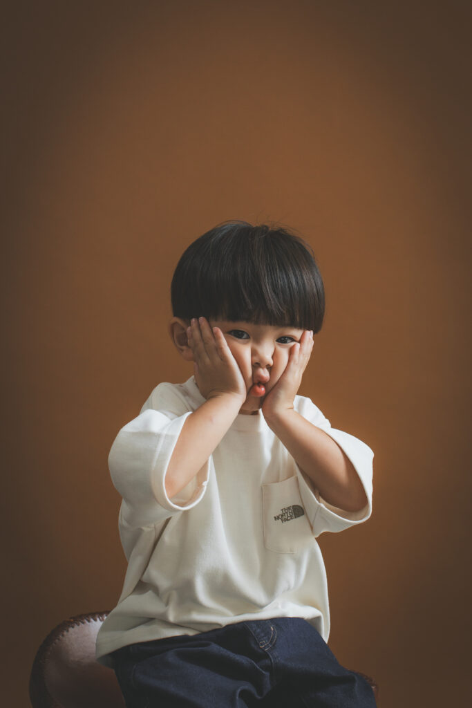 写真館 小山市で撮影した3歳の男の子のかわいい表情カット