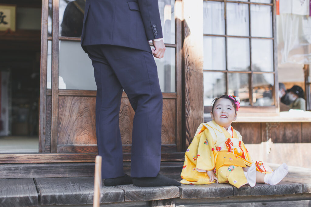 3歳女の子の七五三着物姿（栃木市太平山神社でロケーション撮影）