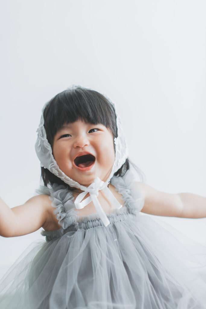 フォトスタジオで撮影した1歳女の子のバースデーフォト(結城市)