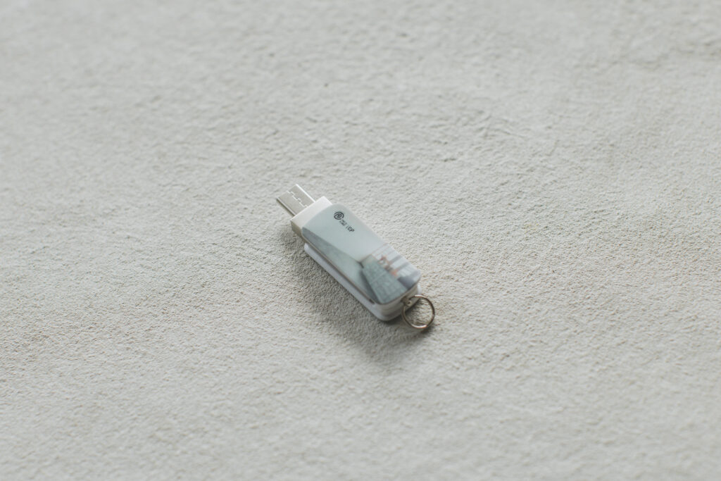 フォトスタジオで使用するType-C USBメモリのイメージ