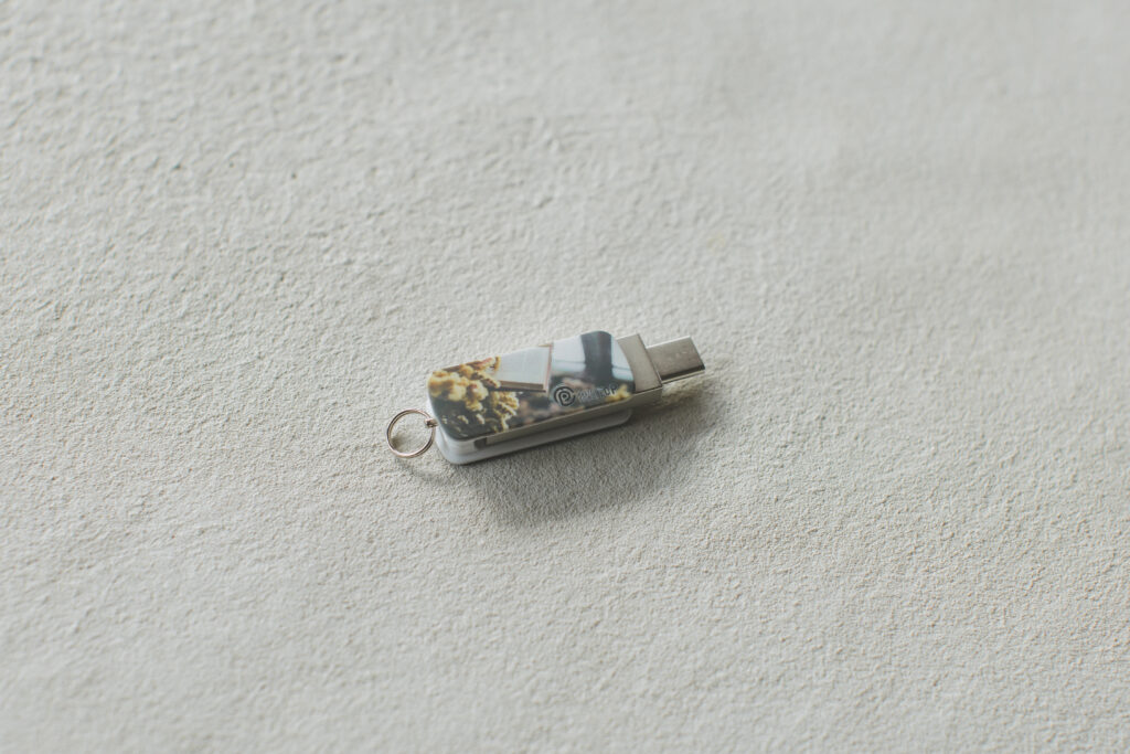 フォトスタジオで使用するType-C USBメモリのイメージ