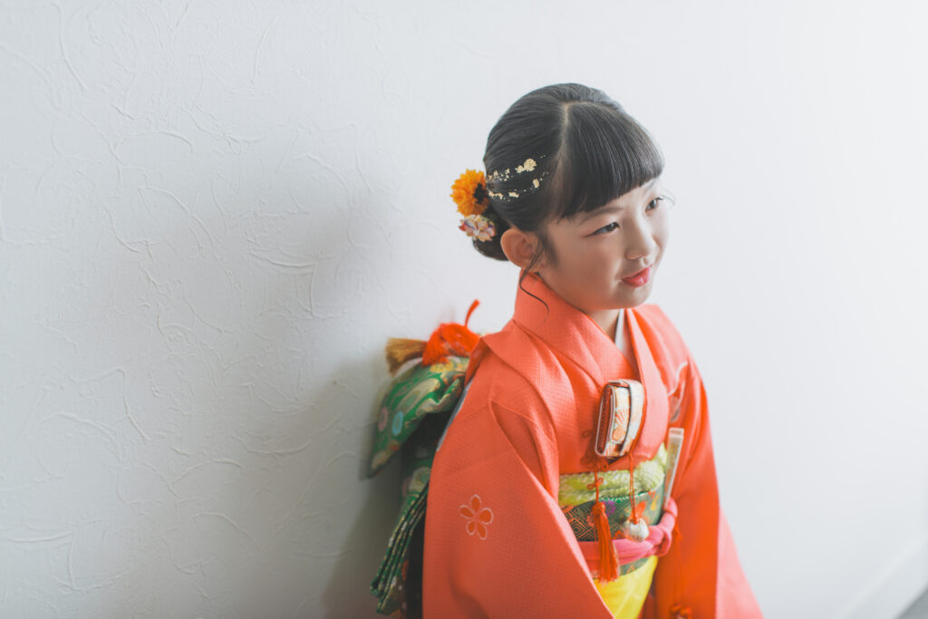 スタジオで撮影した7歳七五三の落ち着いたポートレート