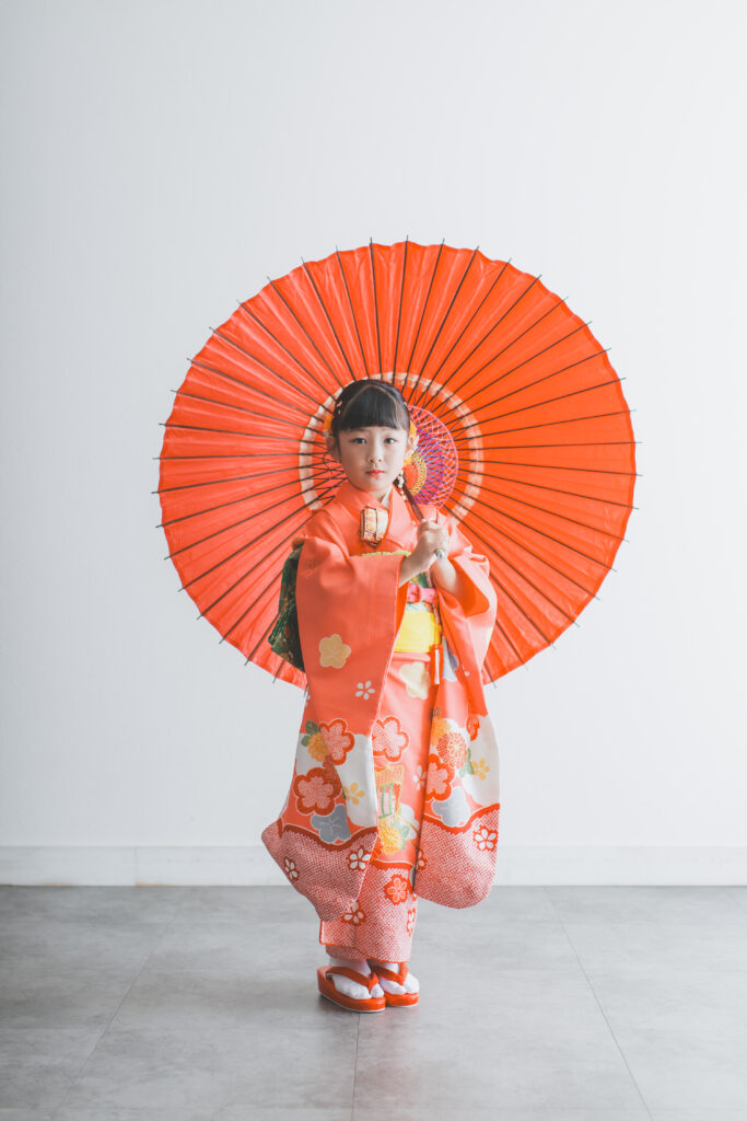 スタジオで撮影した7歳七五三の落ち着いたポートレート