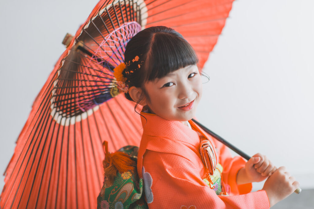 スタジオで撮影した7歳七五三の落ち着いたポートレート