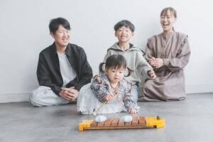 家族4人で撮影する1歳バースデーフォト