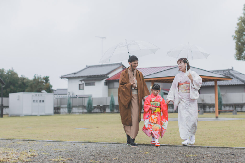 雨の中で撮影した健田須賀神社の七五三写真