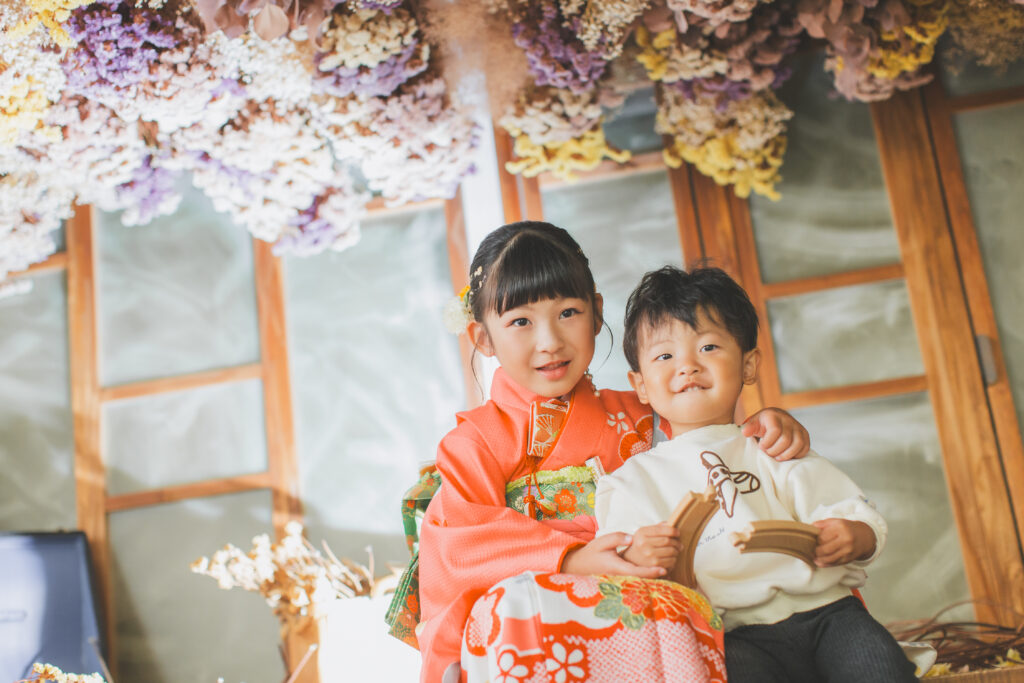 スタジオで撮影した7歳七五三の落ち着いたポートレート