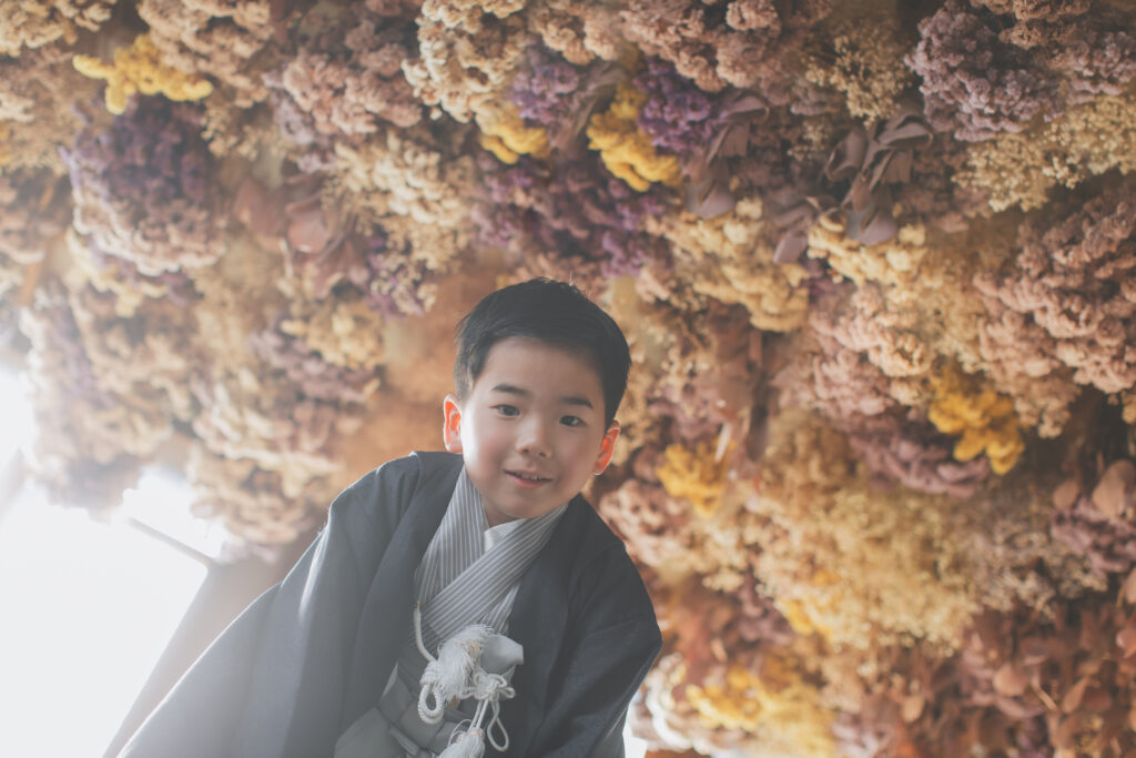 七五三撮影をする男の子 小山 フォトスタジオ