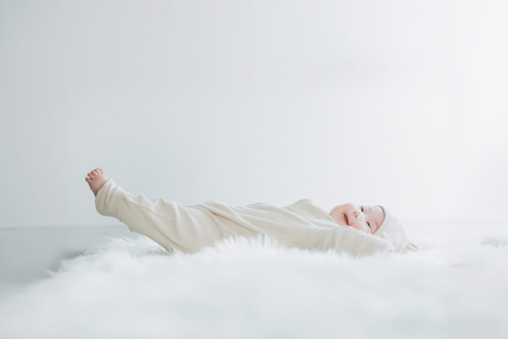 手足を元気に動かす100日祝いフォト