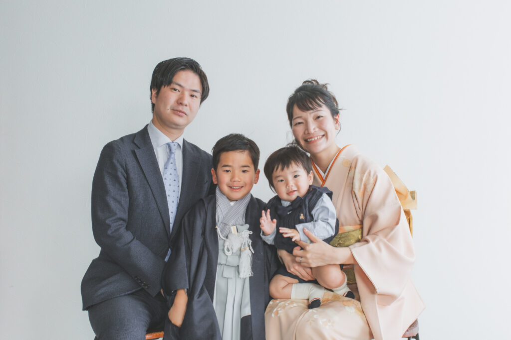 家族4人での記念写真 写真館 小山市