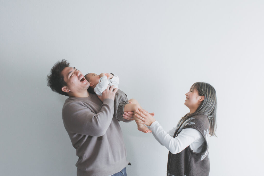 1歳バースデーフォト 歩き始めた男の子の自然な表情