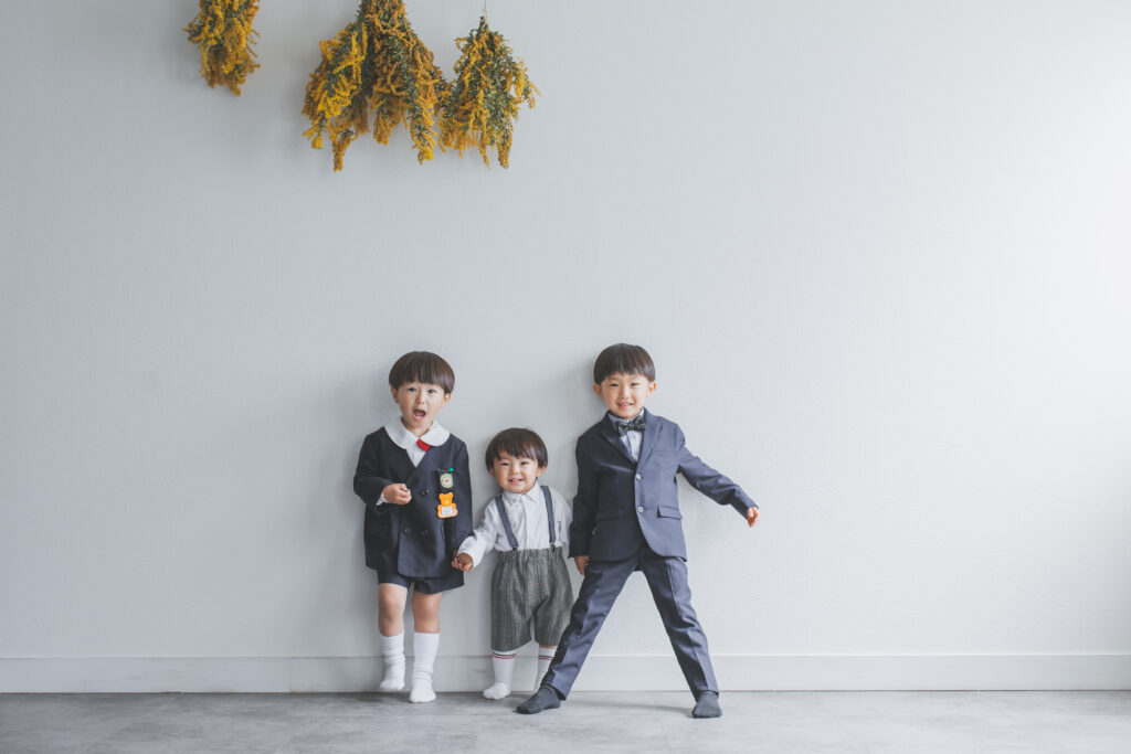 3兄弟で撮影した入学入園記念フォト
