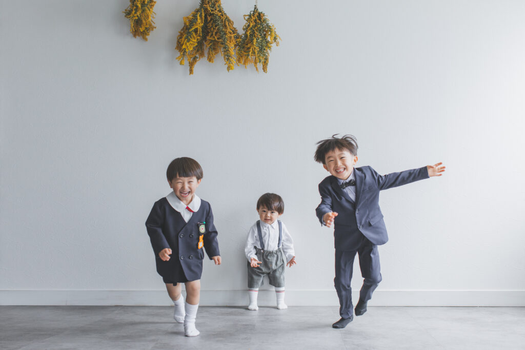 3兄弟で撮影した入学入園記念フォト