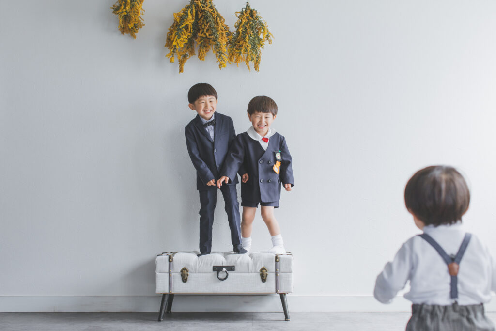 3兄弟で撮影した入学入園記念フォト