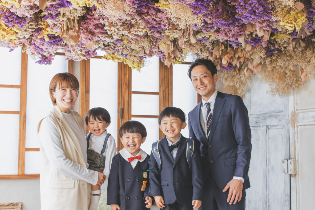 家族5人での入学記念写真