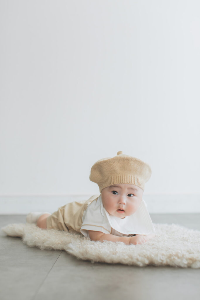 好奇心いっぱいの赤ちゃんの様子