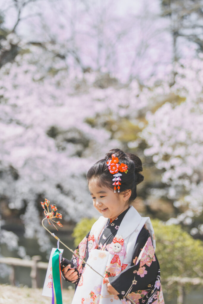 風車で遊ぶ七五三写真