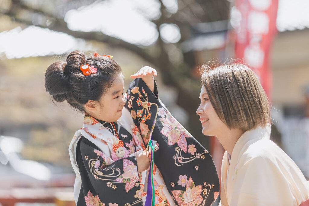 神社での七五三家族写真