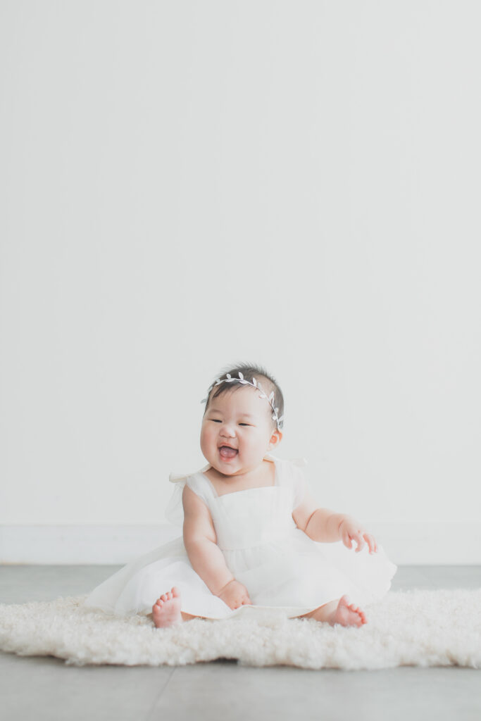 お座りできる赤ちゃん写真