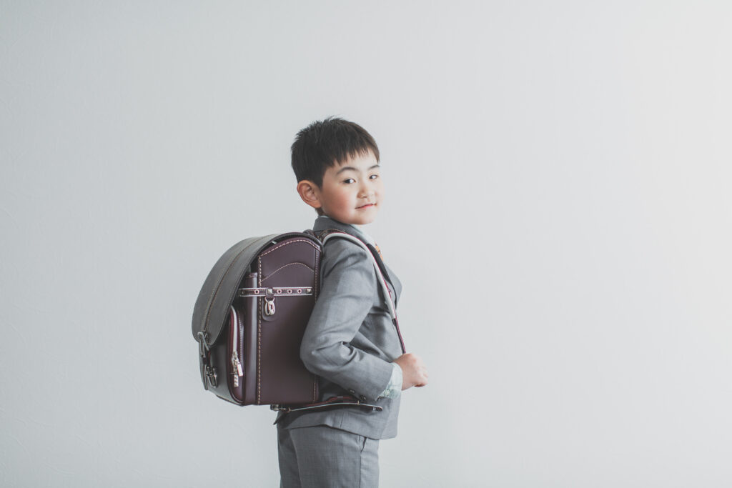 ランドセルを背負った入学写真