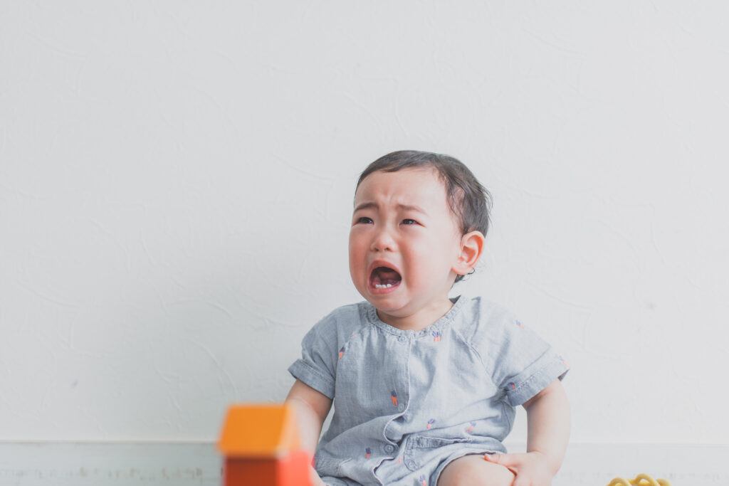 人見知りの赤ちゃん写真