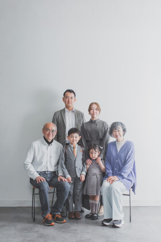 家族での入学記念写真