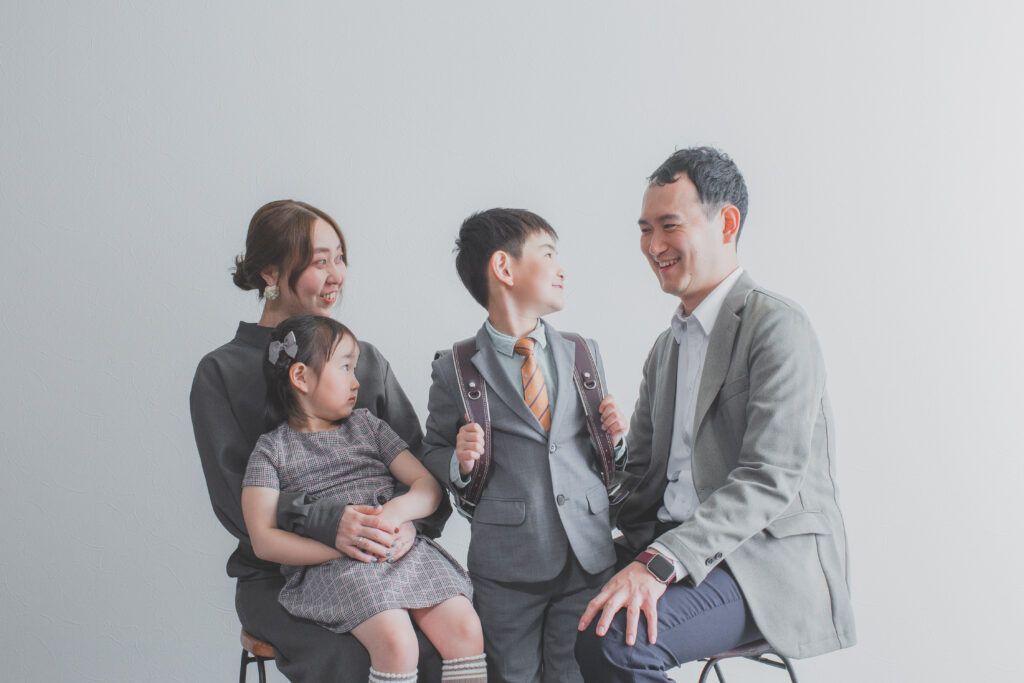 家族での入学記念写真