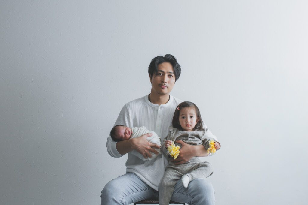 家族と一緒の赤ちゃん写真