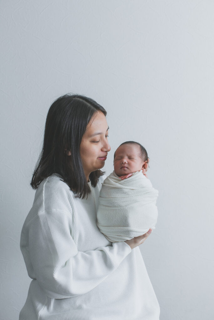 家族と一緒の赤ちゃん写真