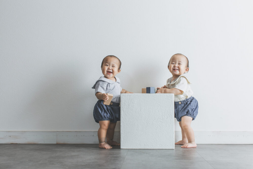 双子の1歳バースデーフォト