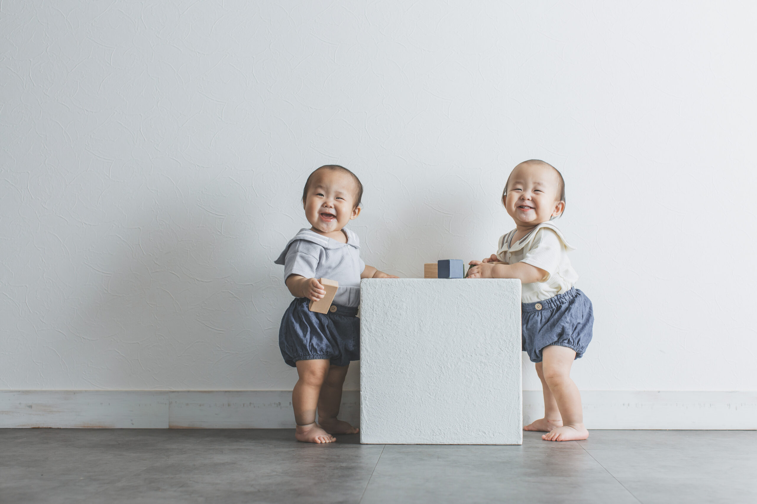 双子の1歳バースデーフォト