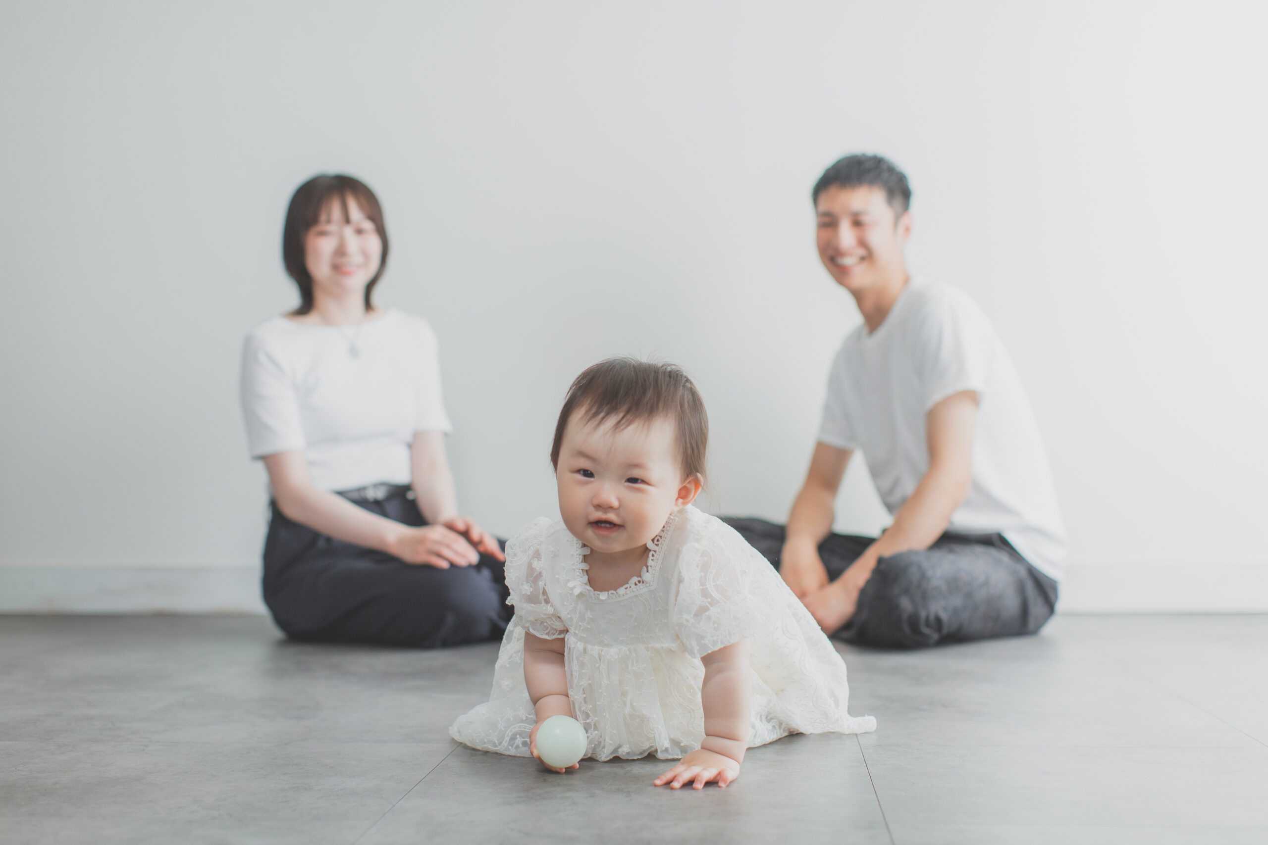 好奇心いっぱいの1歳記念写真