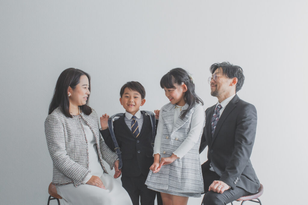 家族での入学記念写真