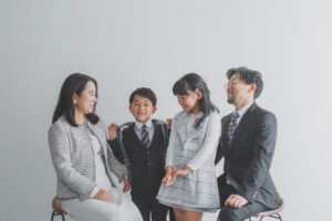家族での入学記念写真