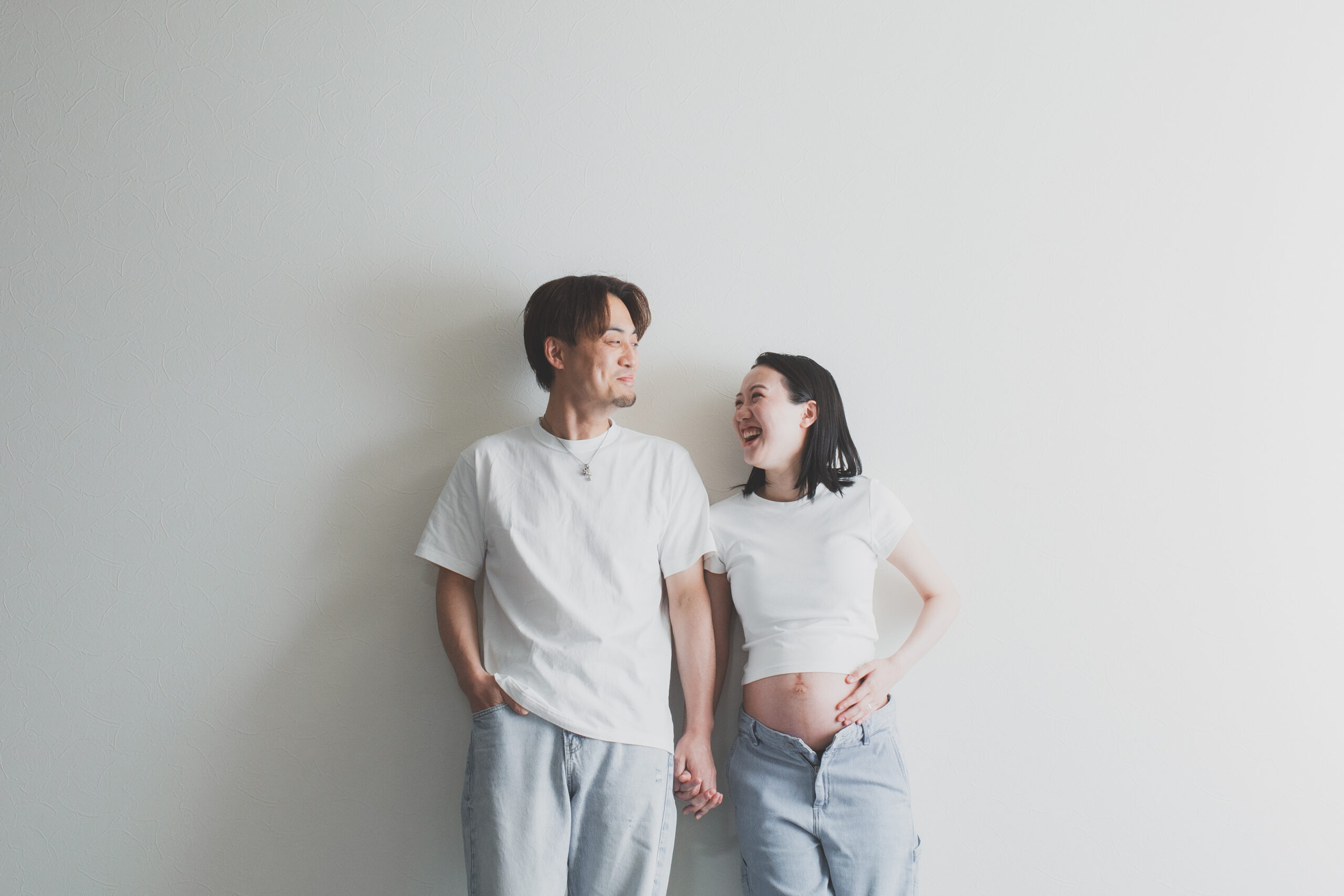 マタニティフォトの夫婦写真