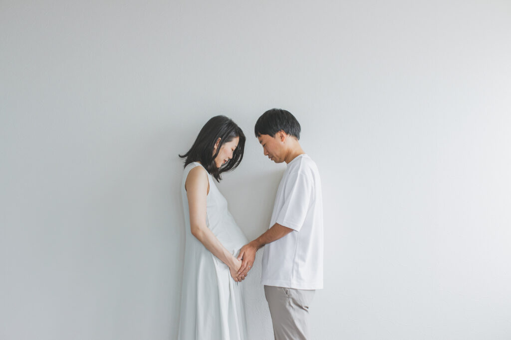 マタニティフォトの夫婦写真