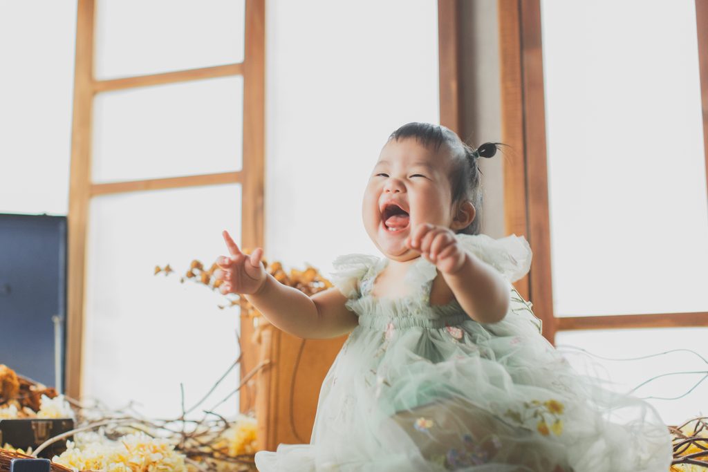 1歳の誕生日を迎えたお子様のバースデーフォト