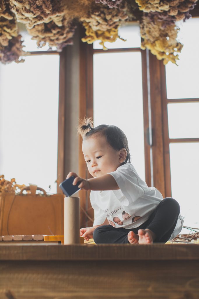 子どものペースに合わせて撮影する1歳のバースデーフォト