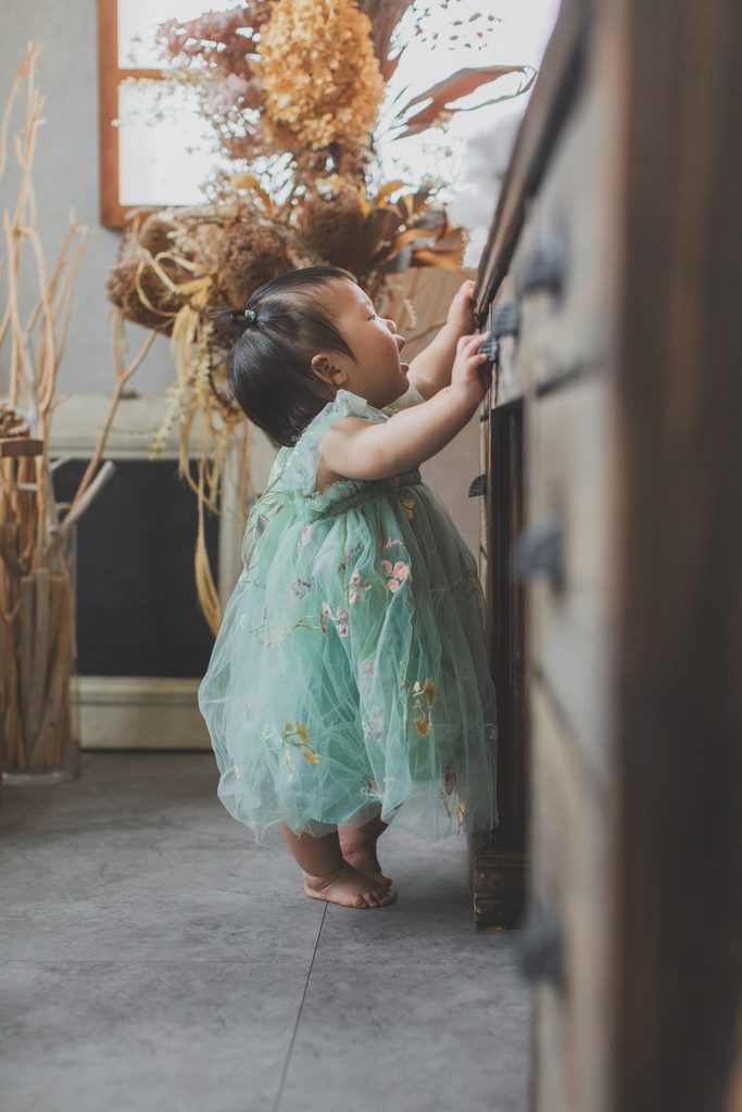 1歳の誕生日を迎えたお子様のバースデーフォト